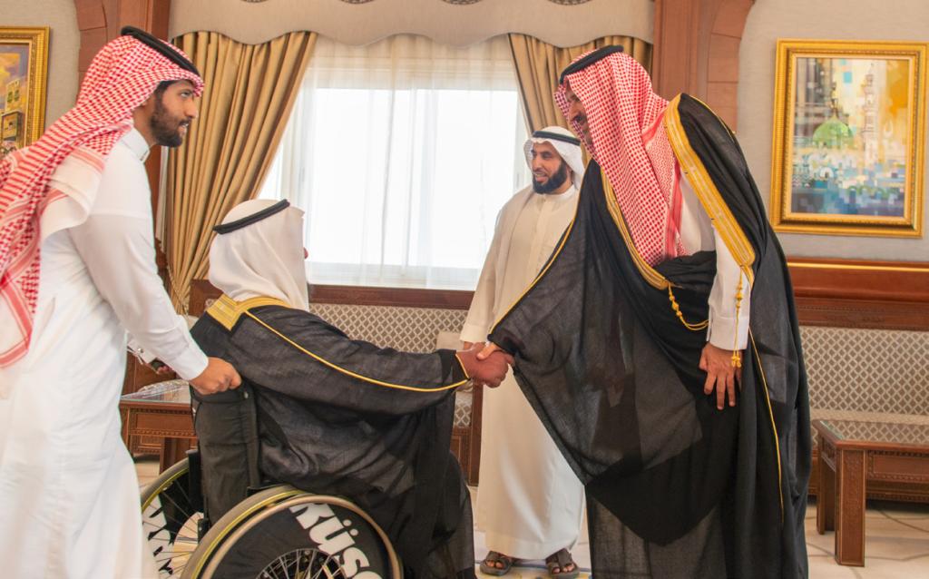 أمير المدينة المنورة يؤكد أهمية تطبيق الاشتراطات التي تضمن حقوق ذوي الإعاقة