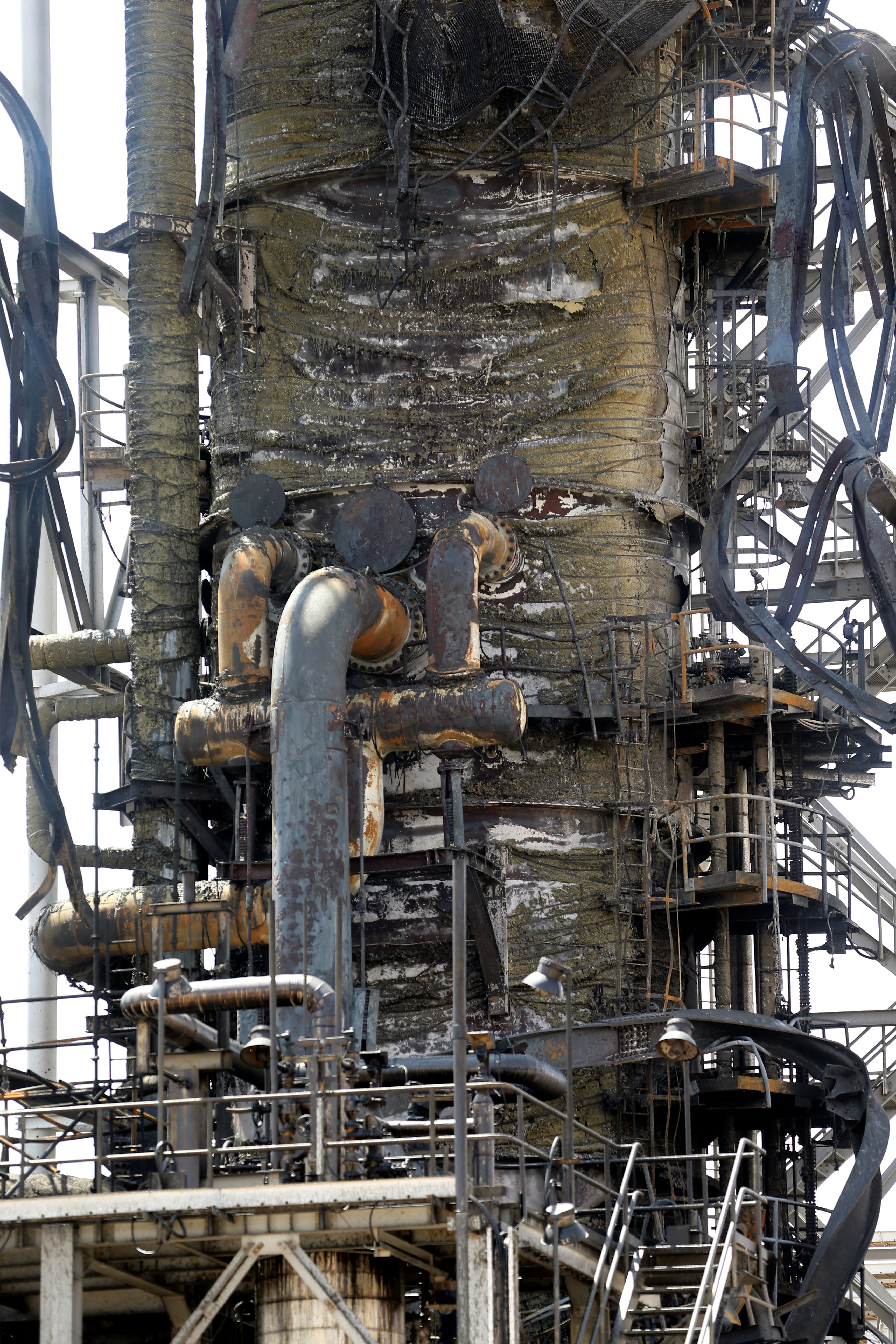 قصة مصورة : وفد من الصحافة العالمية يزور معامل بقيق وخريص