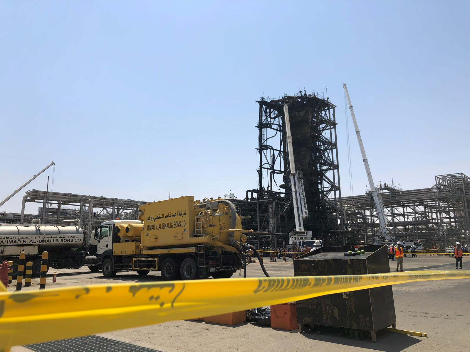 قصة مصورة : وفد من الصحافة العالمية يزور معامل بقيق وخريص