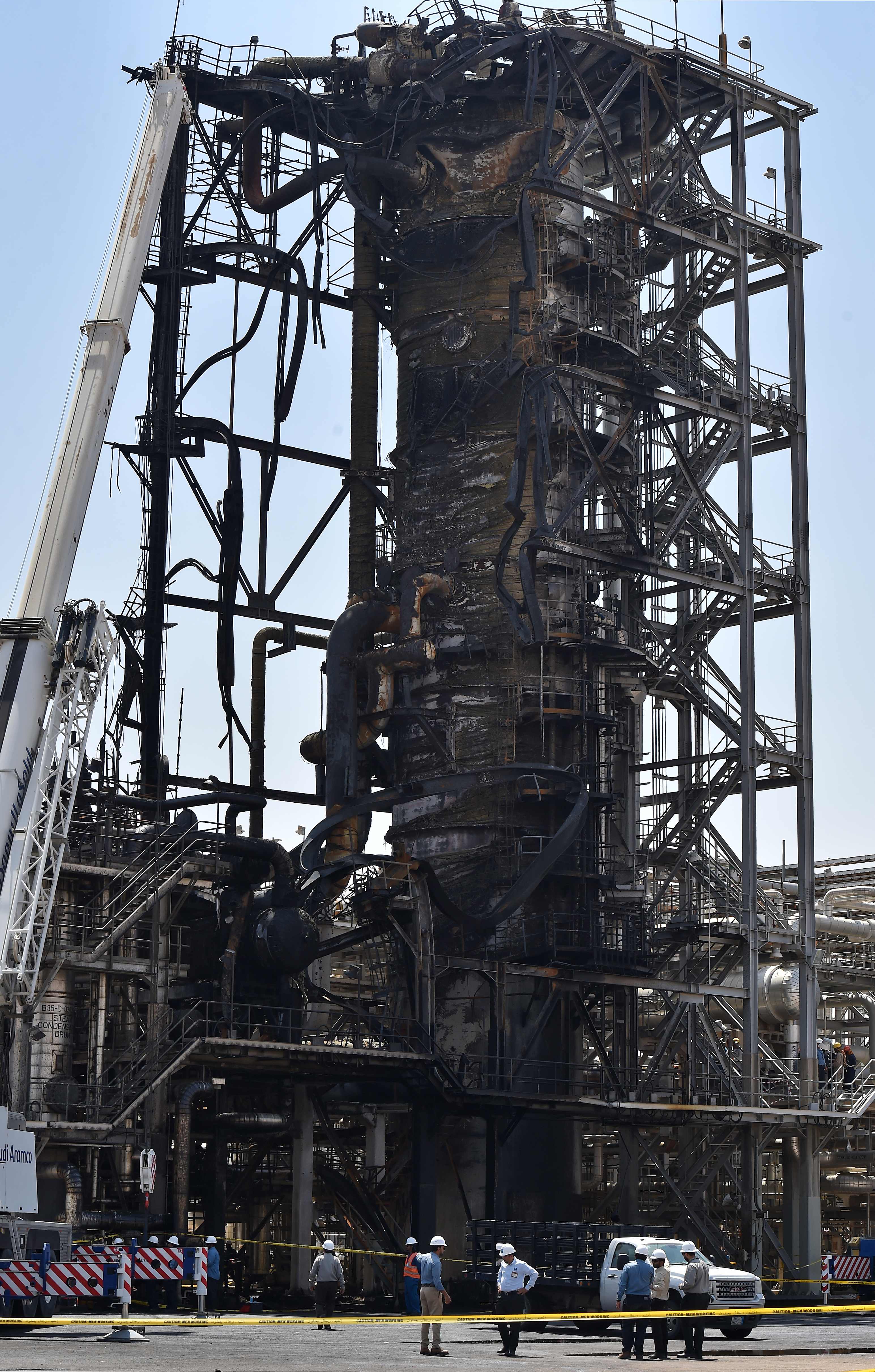 قصة مصورة : وفد من الصحافة العالمية يزور معامل بقيق وخريص