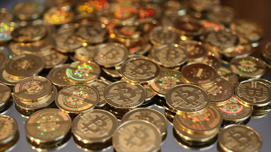 استقرار "بيتكوين" قرب 10 آلاف دولار وتراجع 3 عملات رقمية