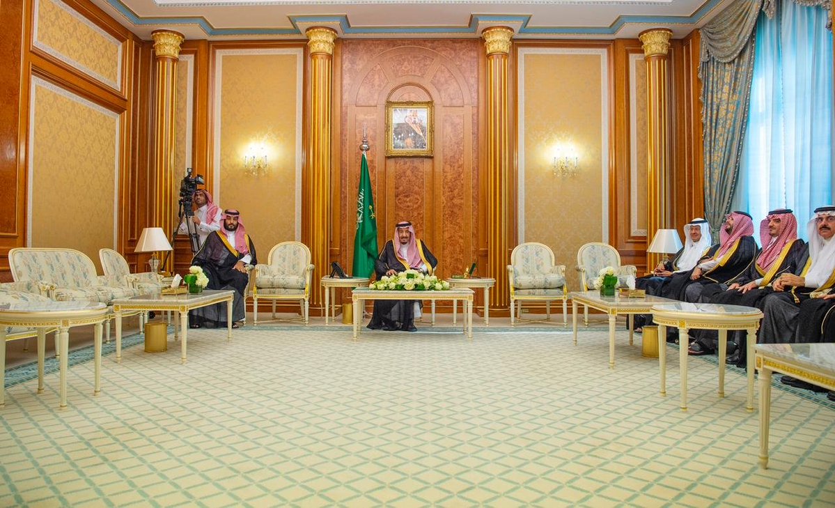 أمام خادم الحرمين .. الأمير سلطان بن أحمد بن عبد العزيز يؤدي القسم بمناسبة تعيينه سفيرا لدى البحرين