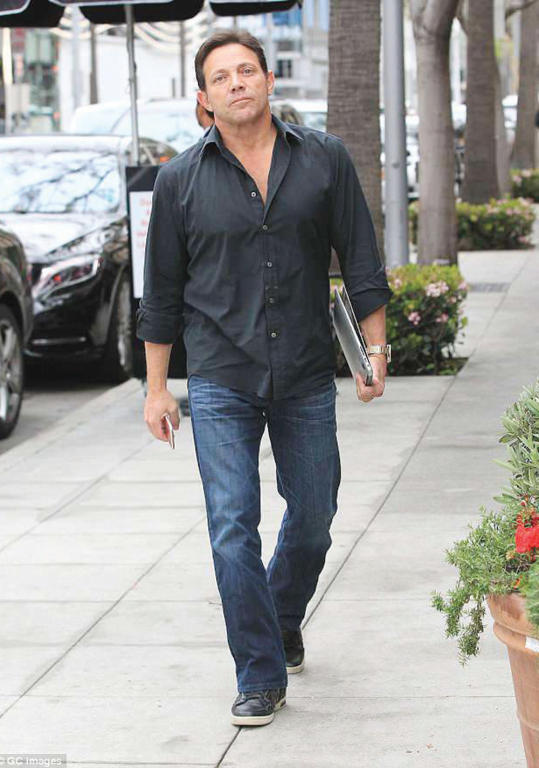 القبض على «ذئب وول ستريت» وإحالته إلى «سيد الكون» على الشاشة