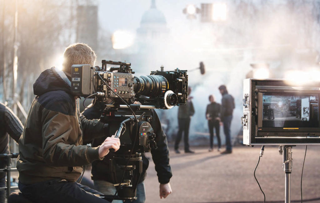 كاتب السيناريو .. الحلقة الأضعف في كواليس صناعة الصورة