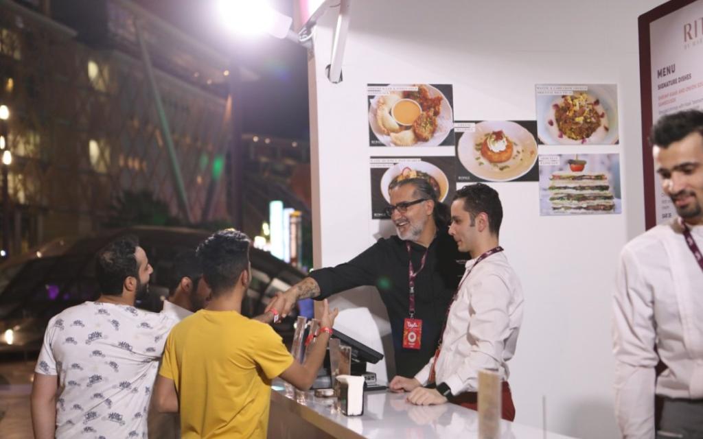 «ملتقى الذواقة» .. تجربة الأطباق العالمية من أيدي أمهر الطهاة