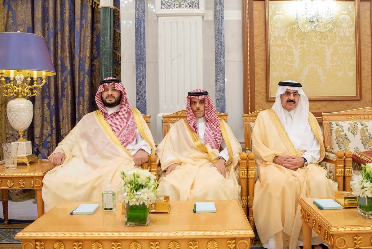 خادم الحرمين الشريفين يتسلم رسالة من أمير الكويت