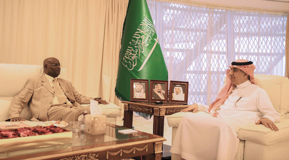 وزير الإعلام يناقش مع سفير بوروندي سبل تعزيز التعاون
