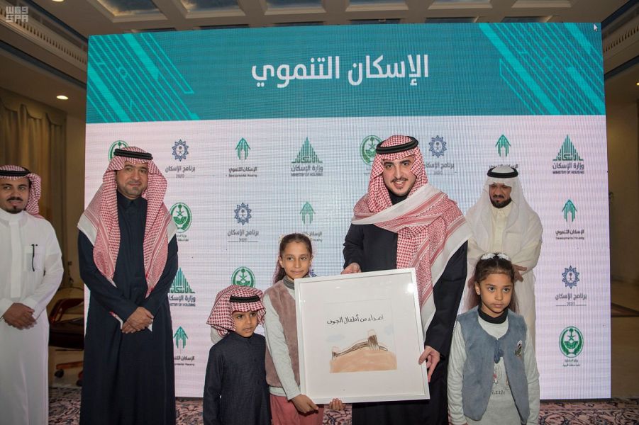 أمير الجوف ووزير الإسكان يتفقدان 800 فيلا جاهزة و6 آلاف أرض مجانية