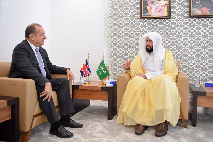 وزير العدل يبحث مع السفير البريطاني تعزيز التعاون في المجال العدلي والقضائي 