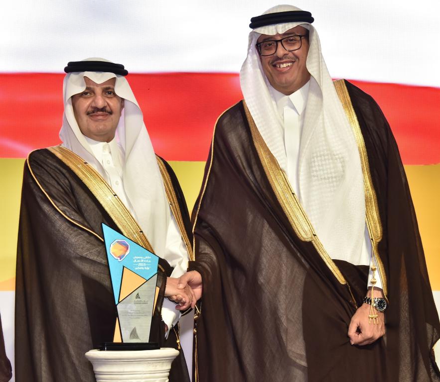 أمير المنطقة الشرقية يكرم أرامكو لجهودها في إنجاح ملتقى ومعرض «راد» لريادة الأعمال