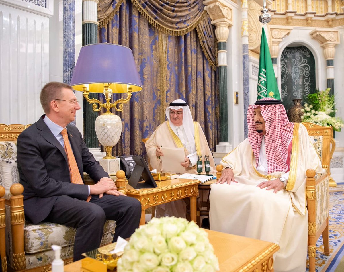 الملك يبحث مع وزير خارجية لاتفيا سبل تطوير وتعزيز العلاقات