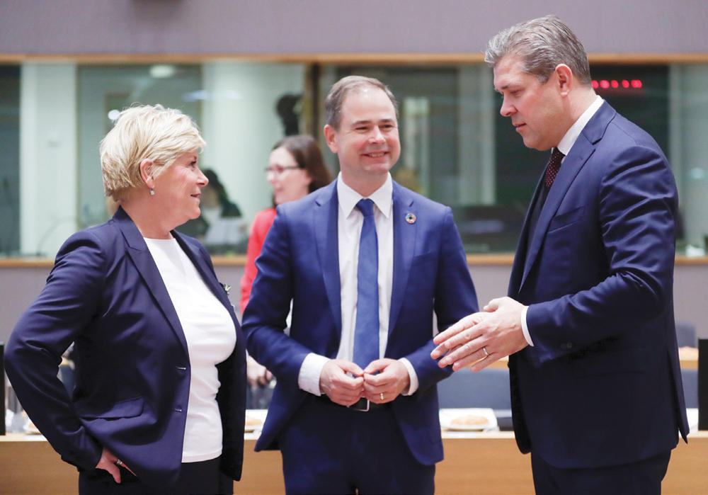 الاتحاد الأوروبي يتجه لوقف تدريجي لتمويلات مشاريع النفط والغاز والفحم