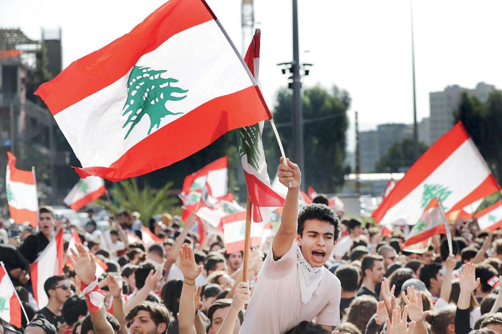 الحراك اللبناني يقلب المشهد الرتيب لخريطة القوى السياسية