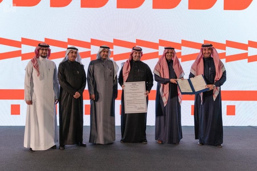 الطيران المدني يسلم الرخصة التشغيلية للشركة السعودية للخدمات اللوجستية "سال"