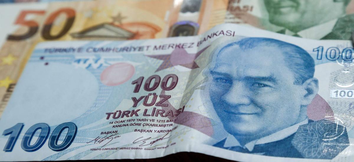 بفعل التوترات مع أمريكا.. الليرة التركية تهبط لأدنى مستوى في شهرين