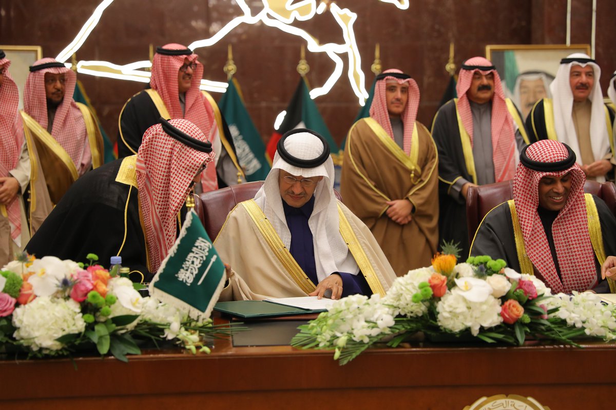 السعودية والكويت توقعان اتفاقية ملحقة لاتفاقية تقسيم المنطقة النفطية المحايدة