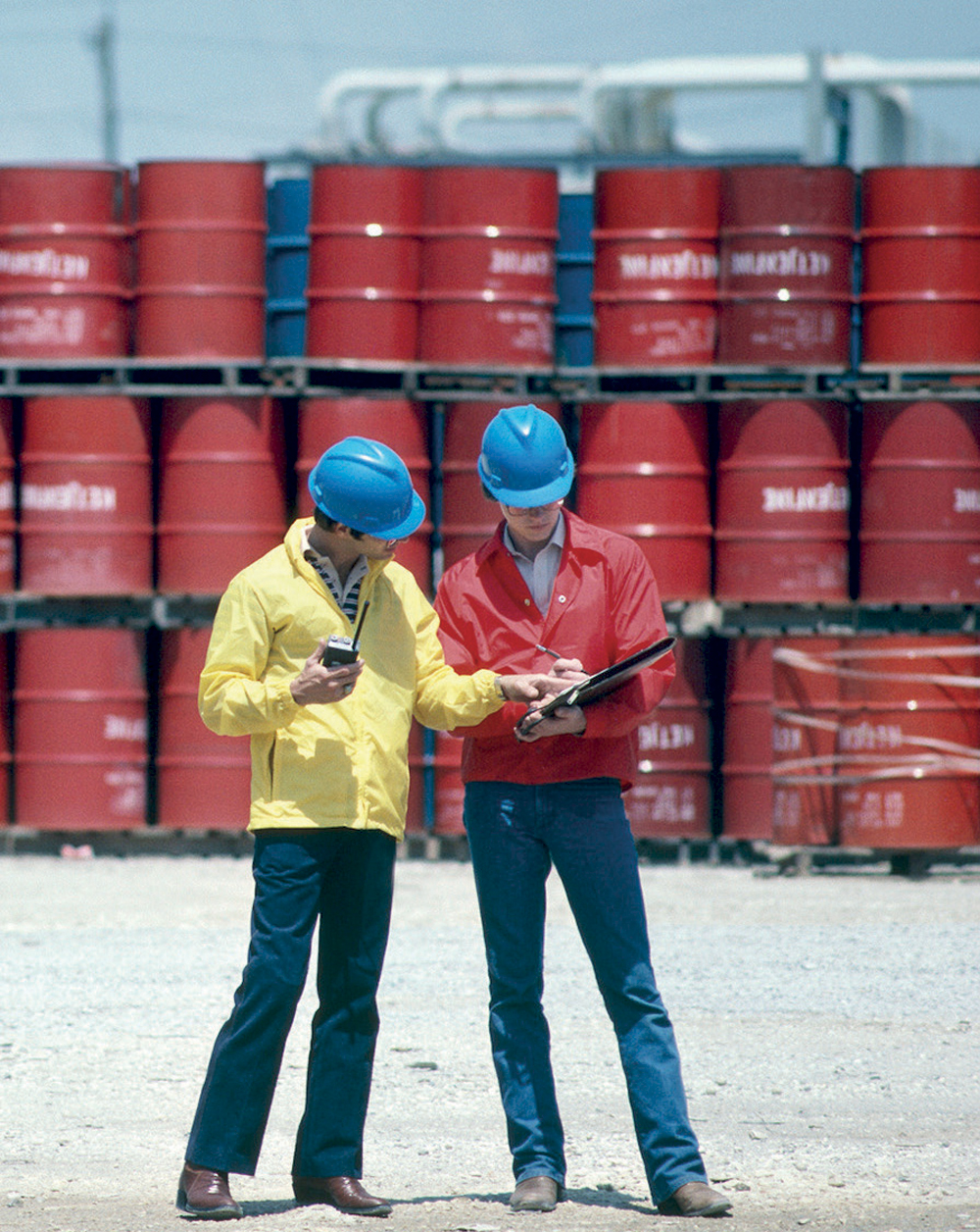 النفط عند ذروة 3 أشهر مدعوما بإنفاق المستهلكين وآمال النمو