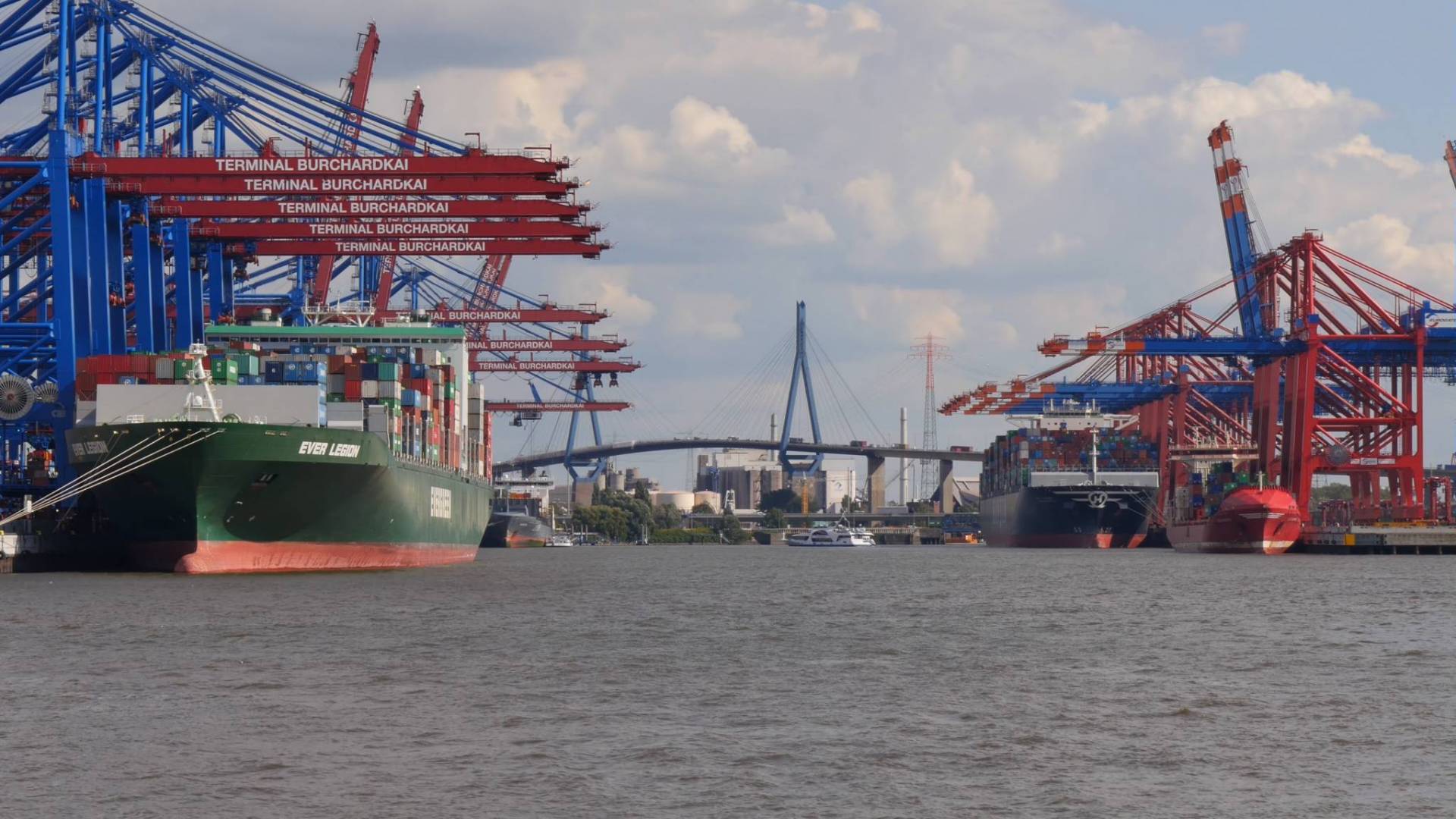 زيادة الصادرات تعطي دفعة للاقتصاد الألماني المتباطئ