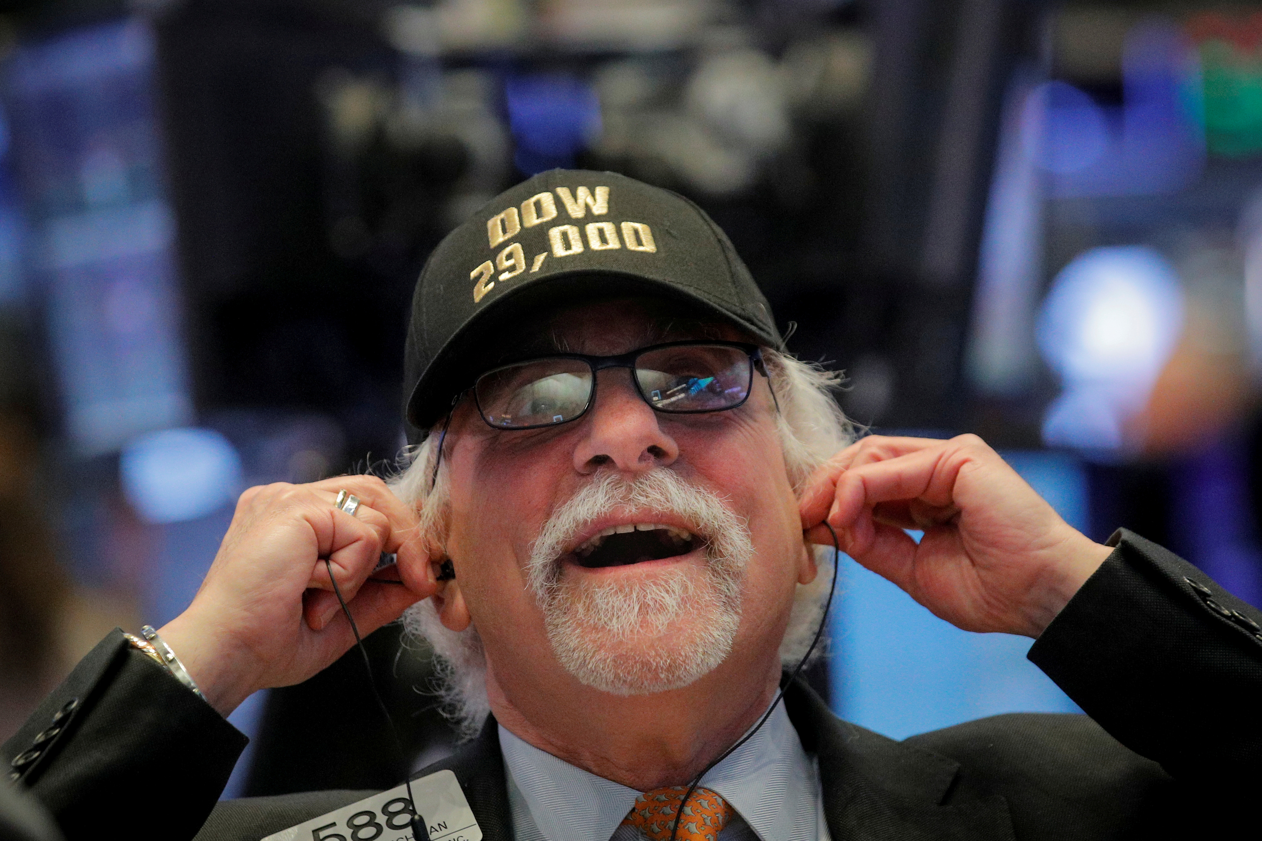 مؤشر أكبر 500 شركة مالية في الأسهم الأمريكية يتخطى 3300 نقطة لأول مرة