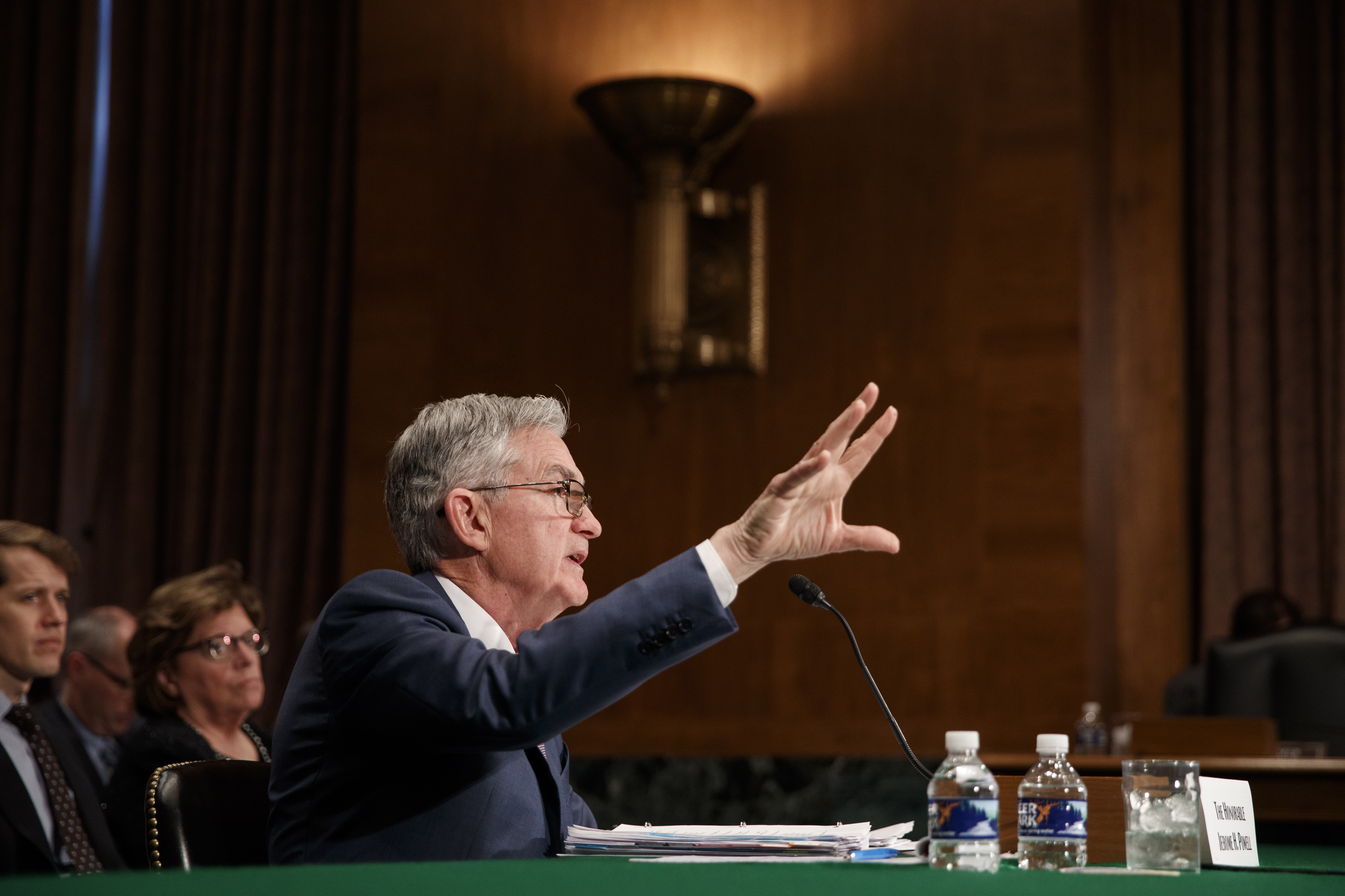 رئيس المركزي الأمريكي: لا يوجد سبب يحول دون استمرار زيادات الأجور والوظائف