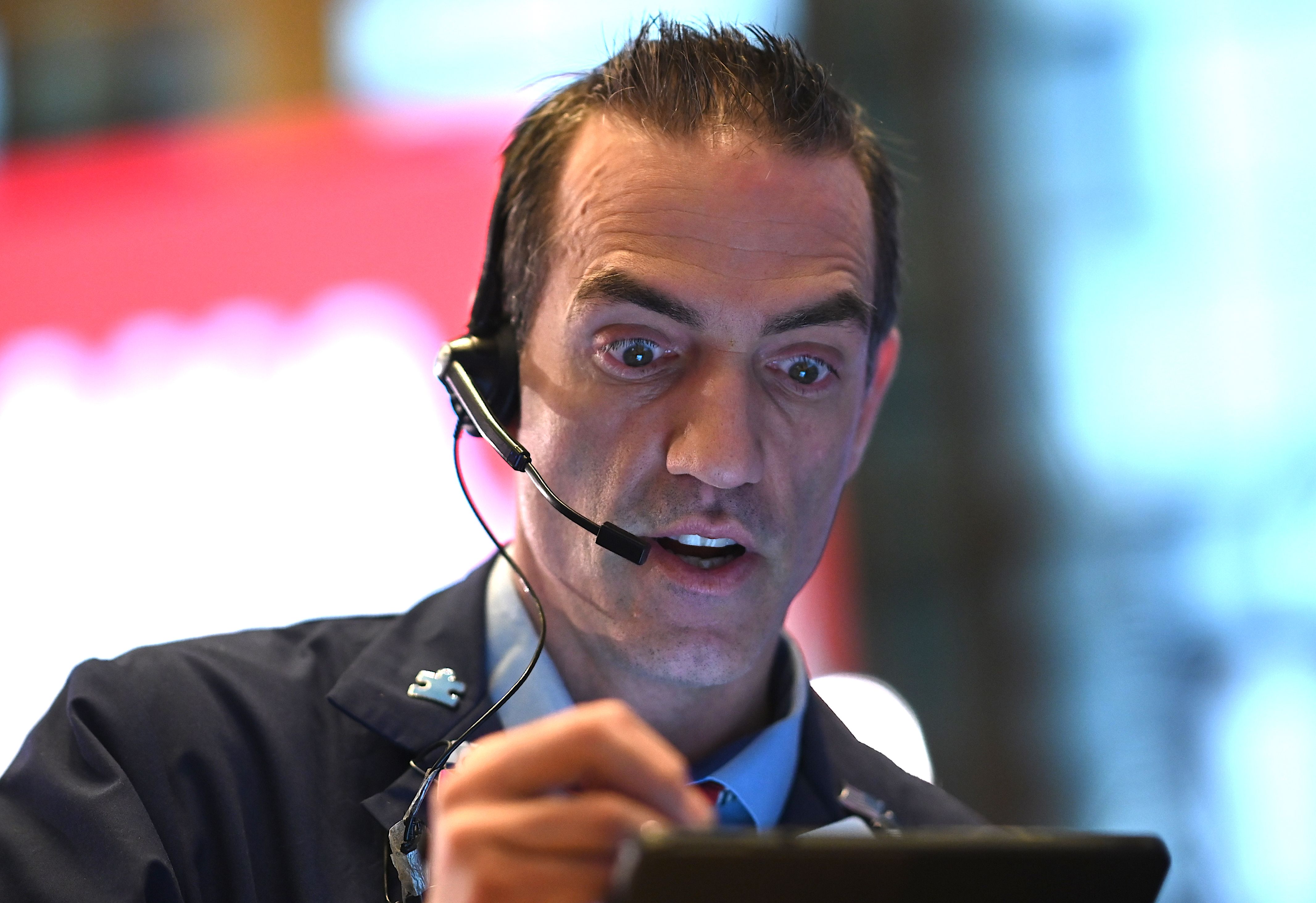 "داو جونز" يهبط 600 نقطة.. أسوأ خسارة أسبوعية منذ الأزمة العالمية