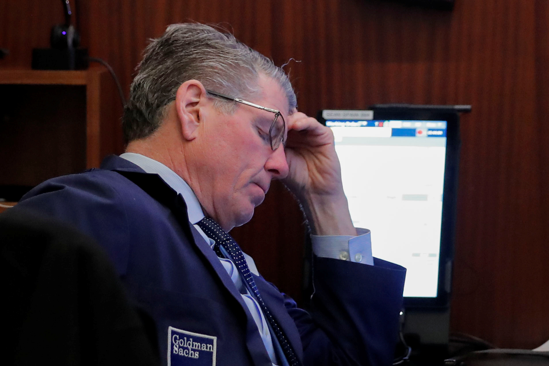 "داو جونز" يتهاوى 3000 نقطة في أسوأ أداء يومي منذ أزمة 1987