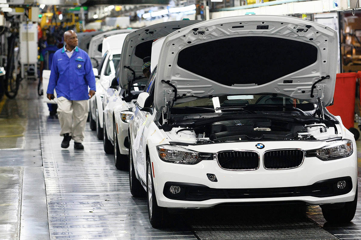 "بي إم دابليو" توقف الإنتاج في مصانعها الأوروبية