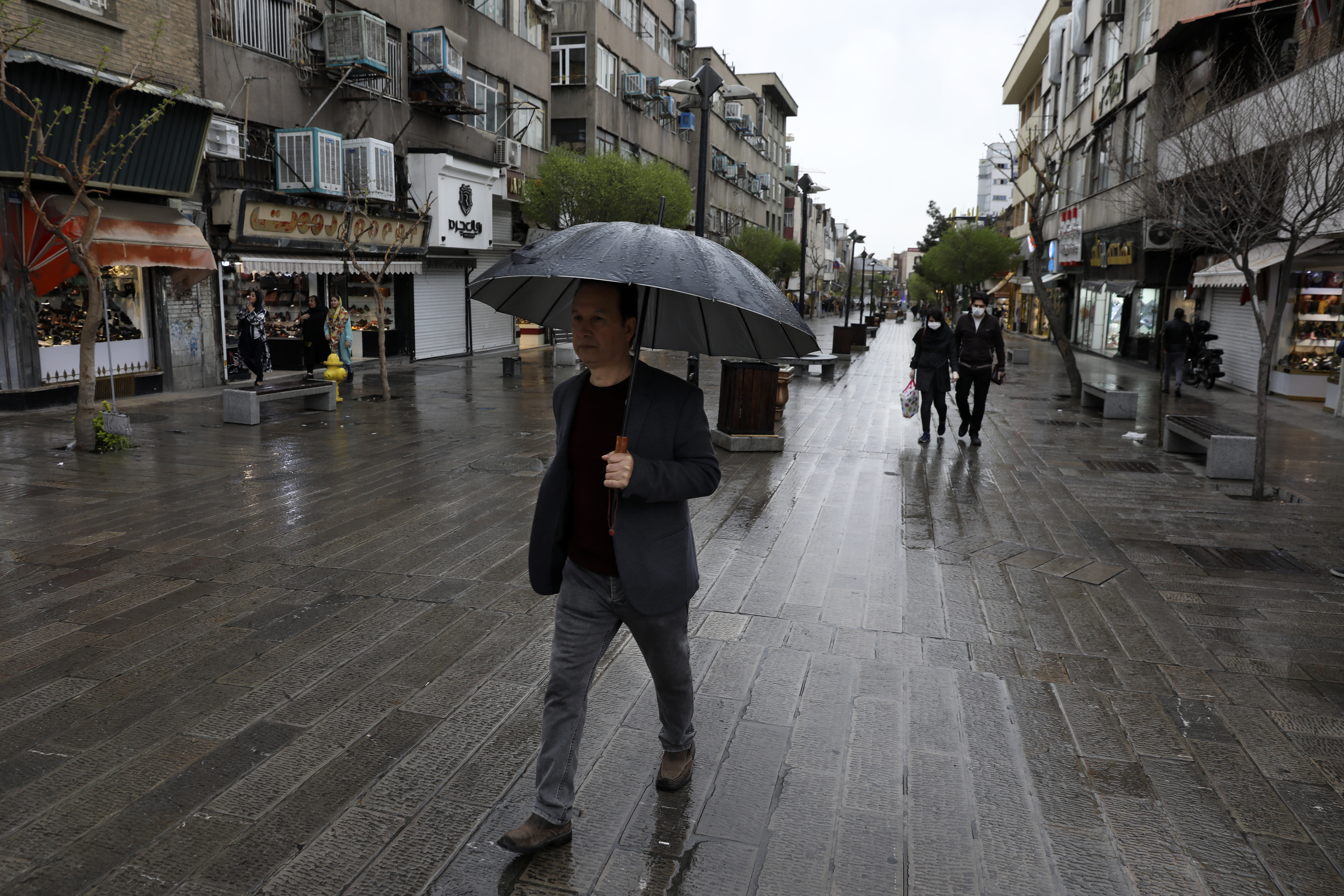 إيران تسجل 122 وفاة و 1762 إصابة جديدة بكورونا