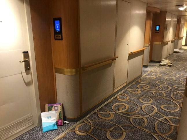 من رمل أو طين