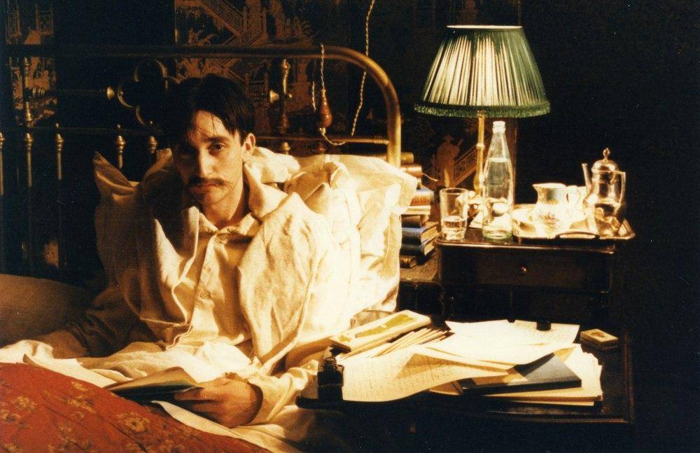 نفّس بوست عن آلامه بالكتابة واختار الحجر الصحي، عملا بنصيحة والده.