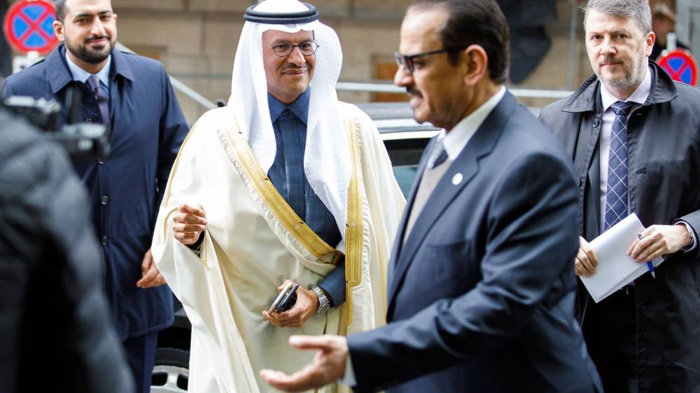 الأمير عبدالعزيز بن سلمان قبيل اجتماع سابق لـ "أوبك +" في فيينا.