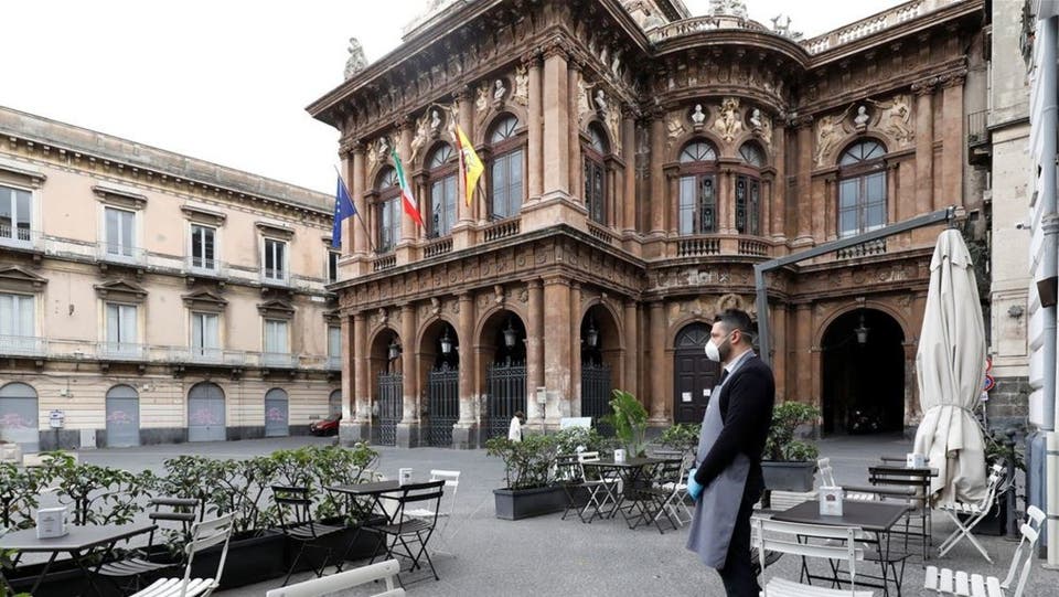 تراجع العدد اليومي للوفيات والإصابات بكورونا في إيطاليا