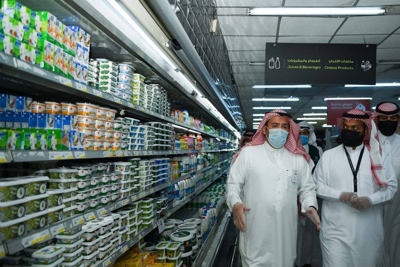 كشفت الجولات عن وجود وفرة في السلع الأساسية والمنتجات الاستهلاكية.