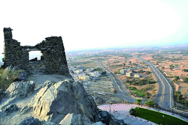 منع التجول 24 ساعة في بيش ومنع الدخول إليها والخروج منها اعتبارا من اليوم