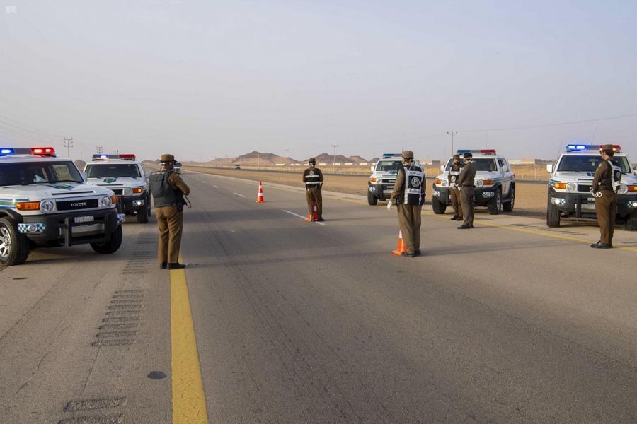 جهود أمن الطرق بمنطقة نجران في تطبيق أمر منع التجول