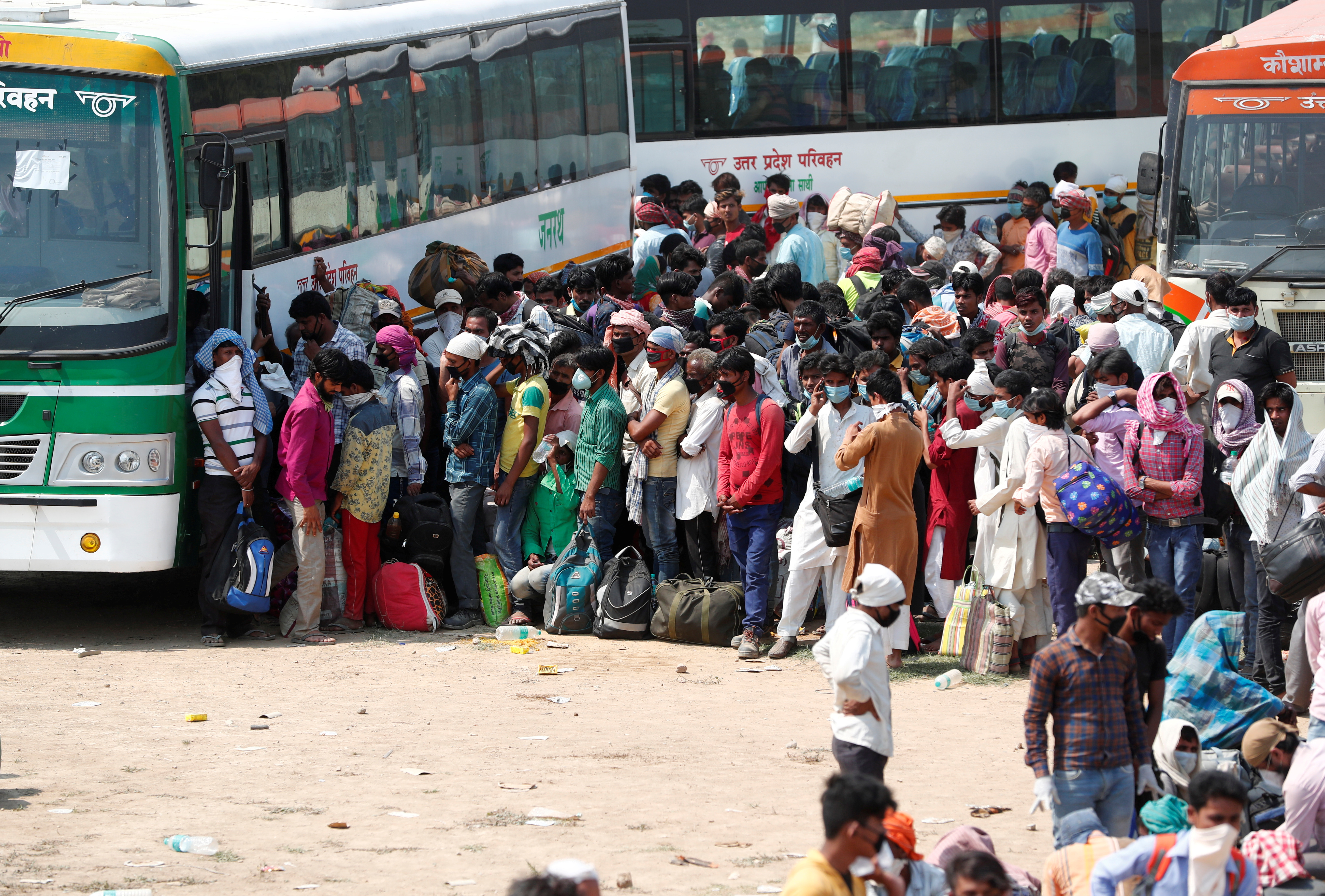 العاصمة الهندية تستأنف تشغيل المواصلات العامة