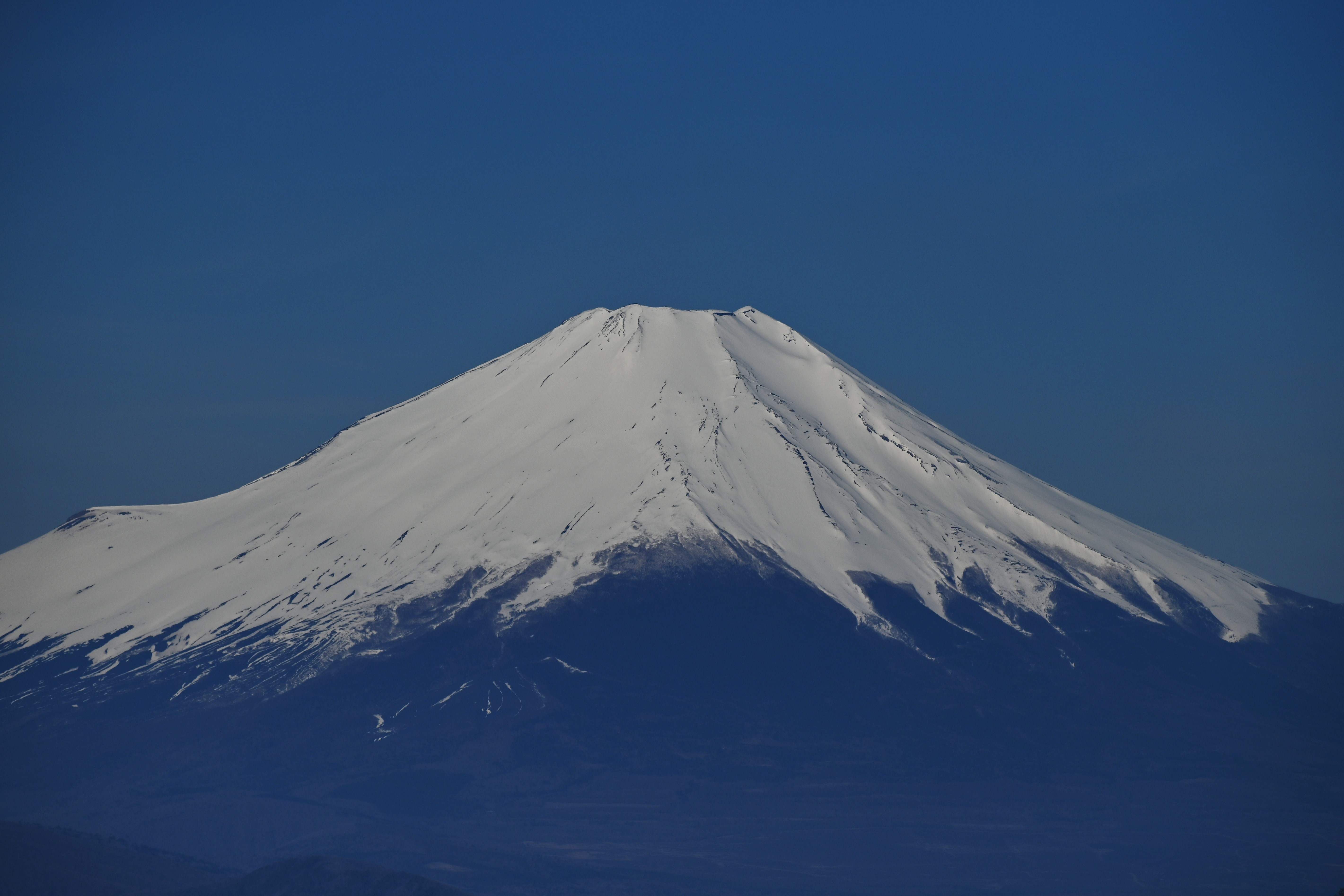 Фудзияма затон. Гора Фудзияма в Японии. Гора Фудзияма в Японии фото. Фудзияма кратер. Вулкан Фудзияма внутри.