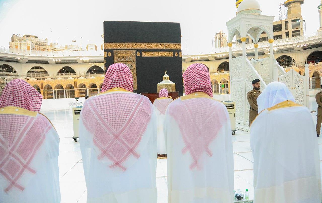 إقامة صلاة عيد الفطر في الحرمين الشريفين وفقاً للأعداد والضوابط المتبعة 