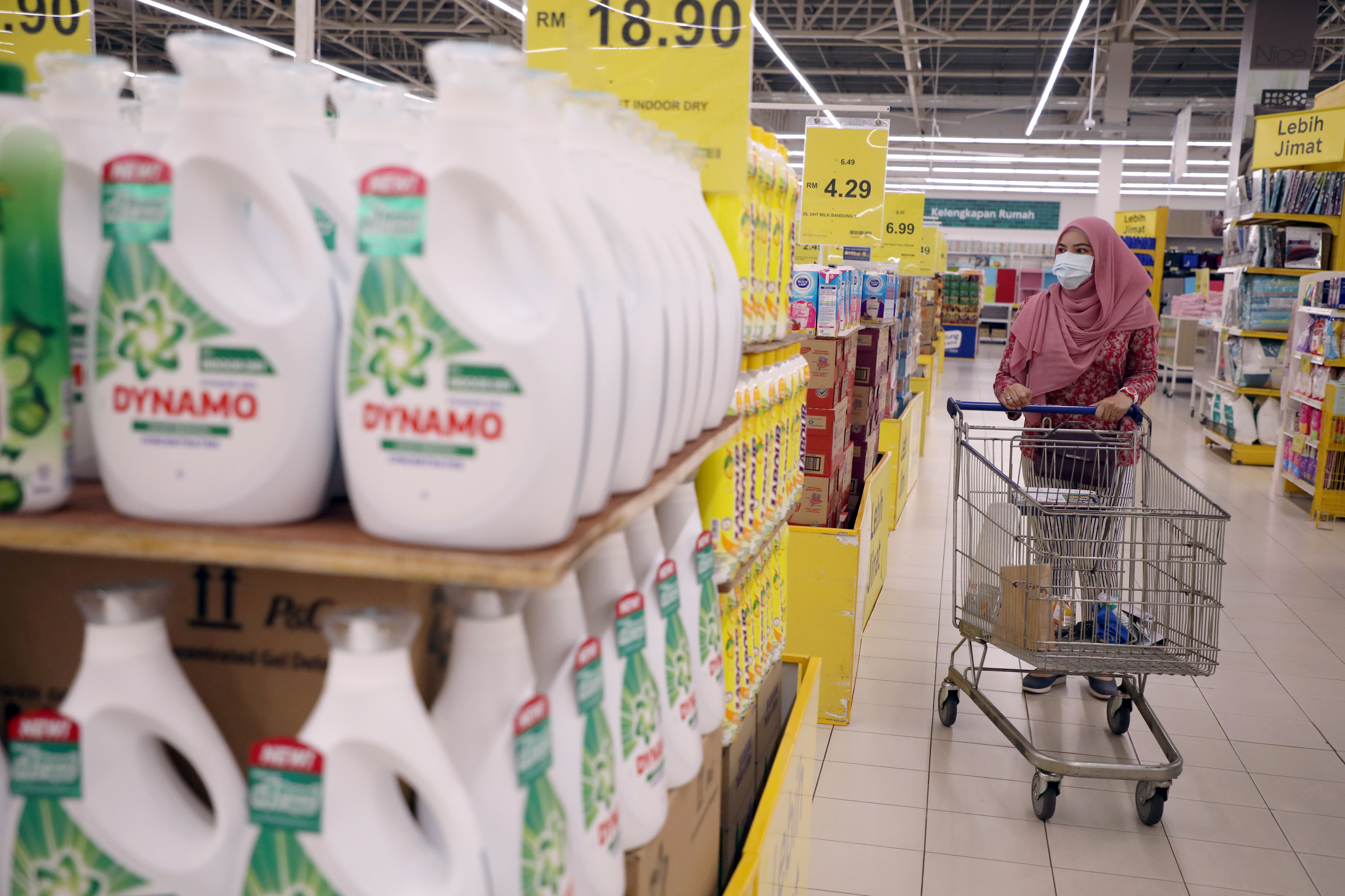 اقتصاد ماليزيا يتجه إلى الركود خلال 4 أشهر بفعل تعطل الأنشطة التجارية