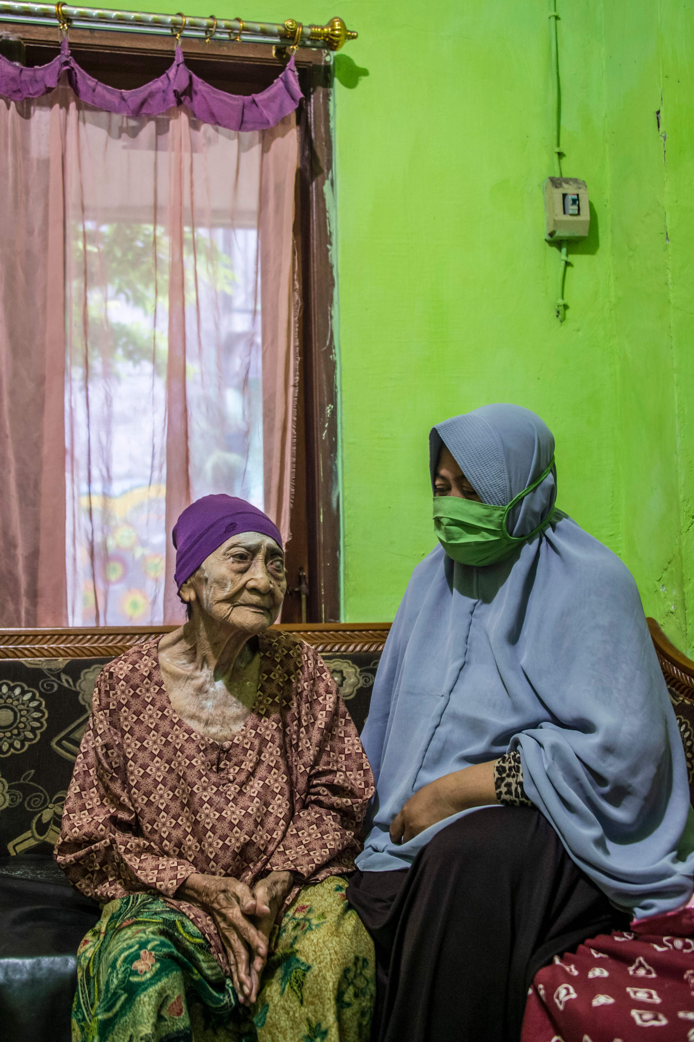 شفاء إندونيسية في سن الـ 100 من فيروس كورونا