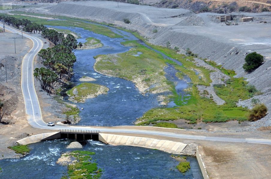 افتتاح بوابات سد وادي بيش في جازان لمدة شهر