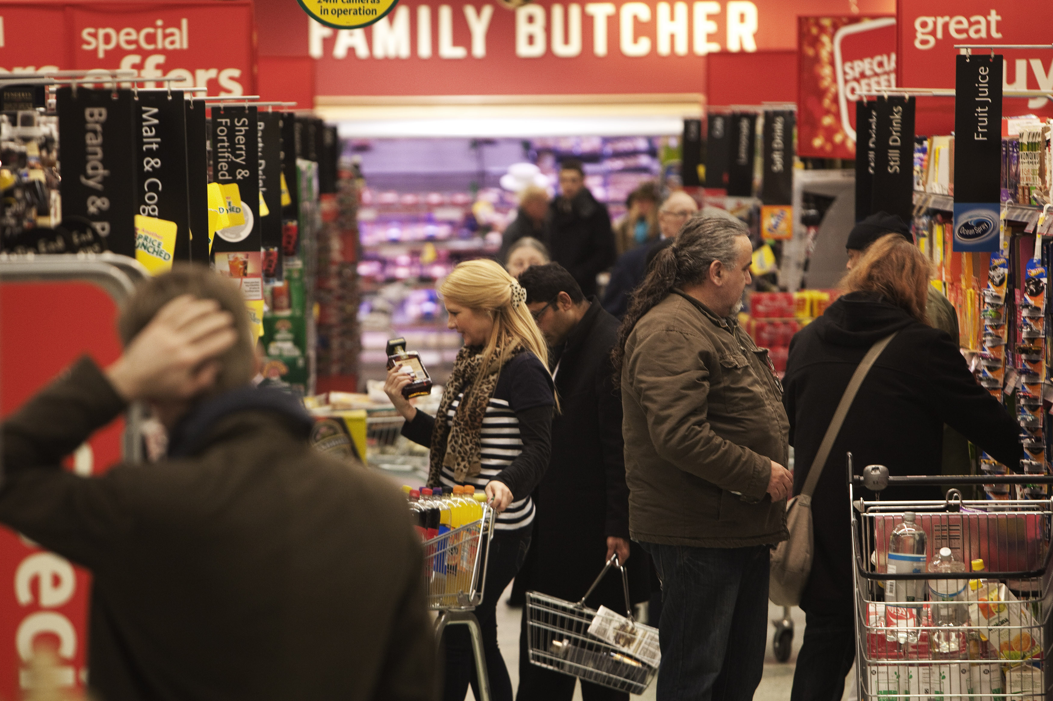 تراجع لأسعار المستهلكين في أمريكا خلال الشهر الماضي