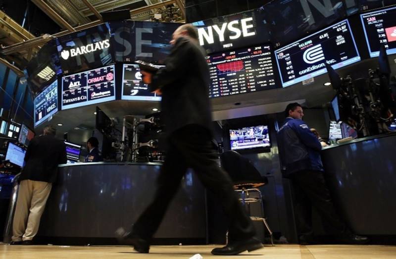 تراجع حاد للأسهم الأمريكية مع بدء التداولات..  داو جونز يهبط 2.6%
