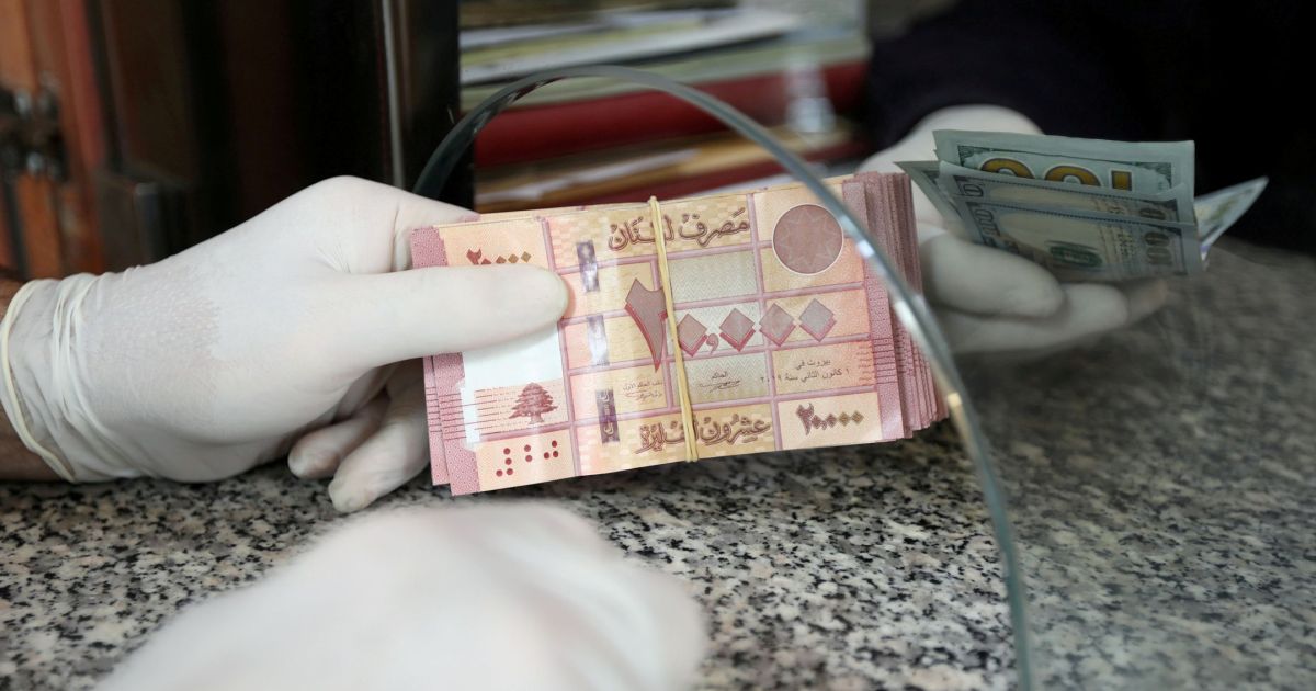 الليرة اللبنانية تبلغ مستوى متدنيا جديدا.. فقدت 80% من قيمتها منذ أكتوبر