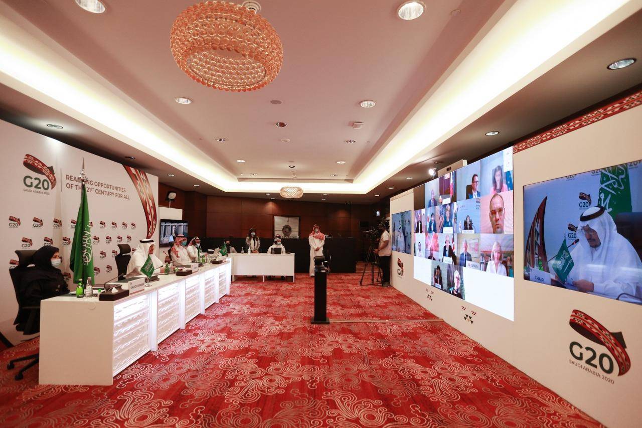 د. حمد آل الشيخ خلال ترؤسه اجتماع وزراء تعليم مجموعة العشرين الافتراضي أمس. "واس"