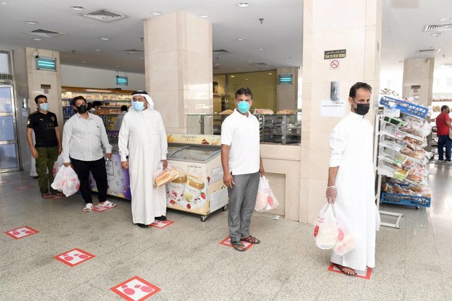 الصحة : عودة الحياة إلى طبيعتها لا يعني أن فيروس كورونا قد انتهى