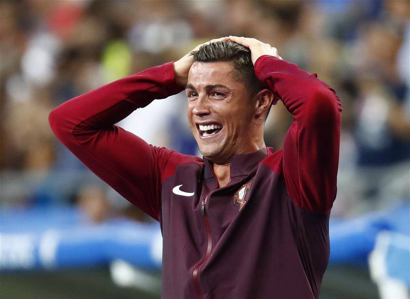 كريستيانو رونالدو .. أول لاعب كرة قدم في التاريخ يصبح "مليارديرا"