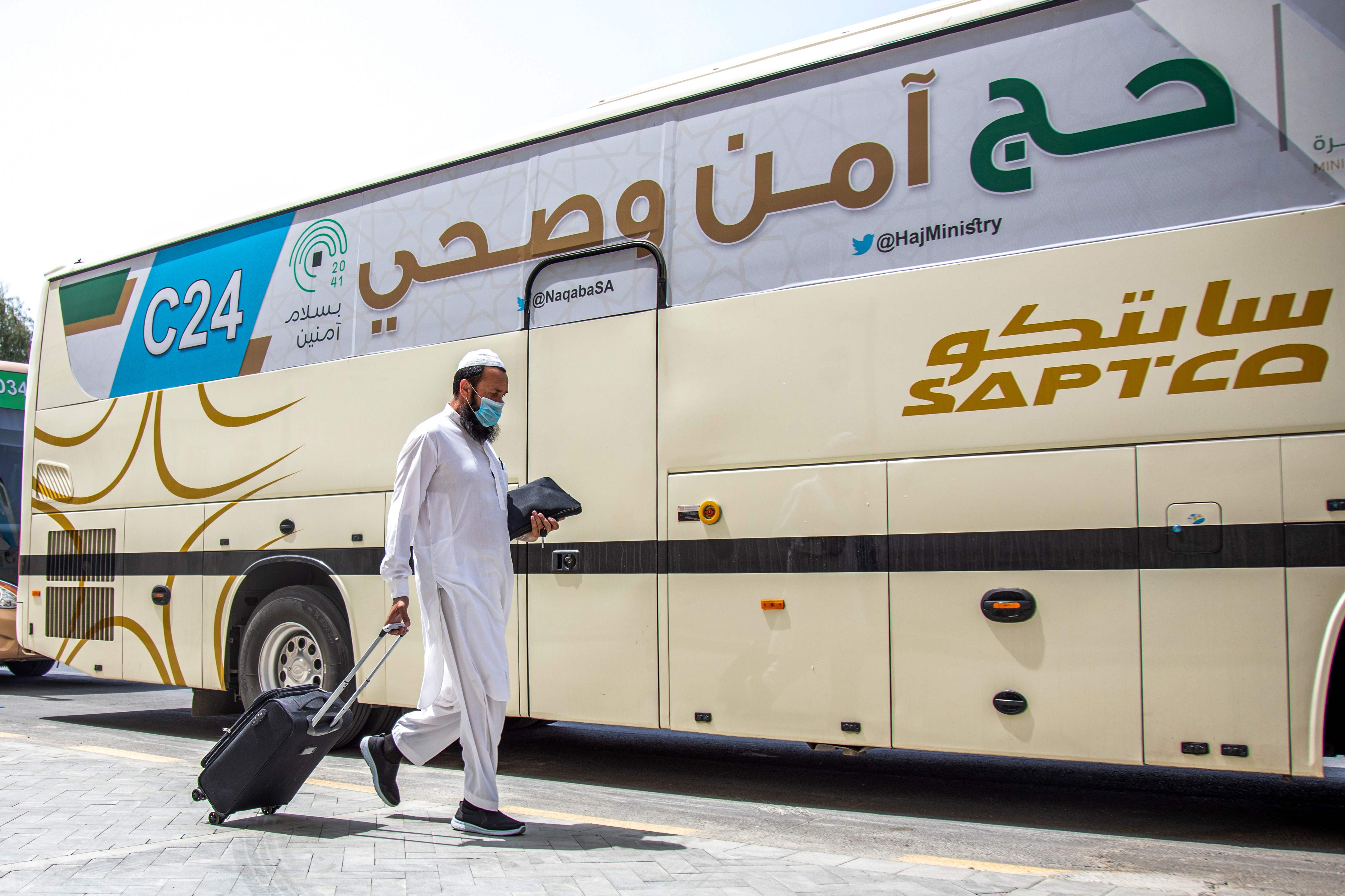 طلائع الحجاج تصل إلى مكة المكرمة