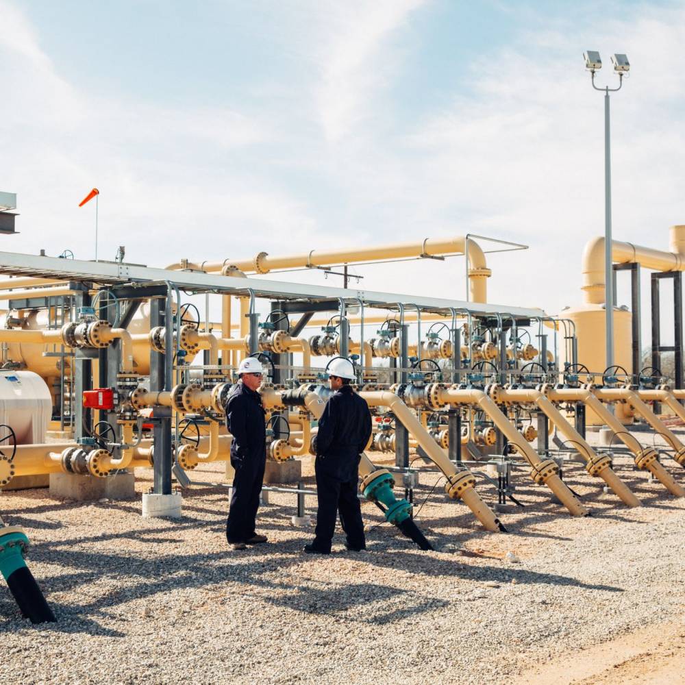 منتجو النفط يبذلون جهودا حثيثة للسيطرة على الأزمة واستعادة توازن السوق.