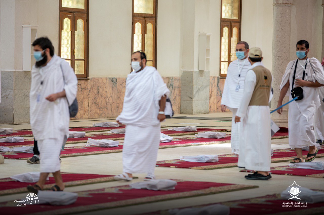 حجاج بيت الله الحرام يصلون إلى مشعر عرفات